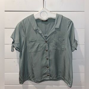 📍💚 Cherry Bobin – Sage Green Tencel Blouse – Size M